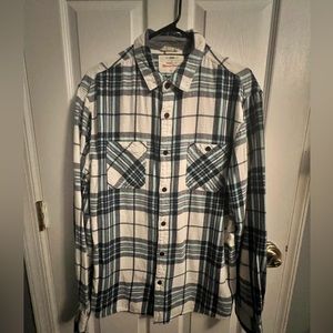 Men’s flannel long sleeve large